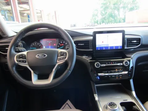 More photos of 2023 Ford Explorer Limited at Pettijohn Auto Center, MO