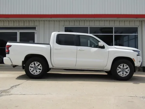 Photos of 2022 Nissan Frontier SV for sale in Bethany, MO at Pettijohn Auto Center