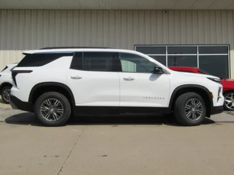 Photos of 2026 Chevrolet Traverse LT for sale in Bethany, MO at Pettijohn Auto Center