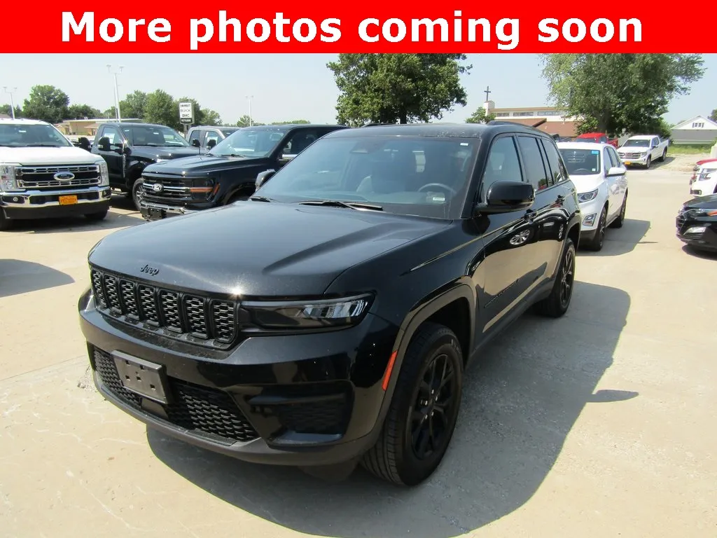 Used 2024 Jeep Grand Cherokee Altitude with VIN 1C4RJHAG6R8542880 for sale in Kansas City