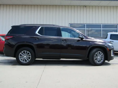 Photos of 2022 Chevrolet Traverse LT for sale in Bethany, MO at Pettijohn Auto Center