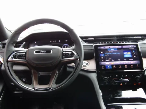 More photos of 2025 Jeep Grand Cherokee L Summit at Pettijohn Auto Center, MO