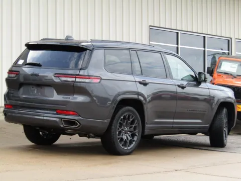 Another view of 2025 Jeep Grand Cherokee L Summit for sale in Bethany, MO at Pettijohn Auto Center