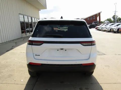 More photos of 2025 Jeep Grand Cherokee Altitude X at Pettijohn Auto Center, MO