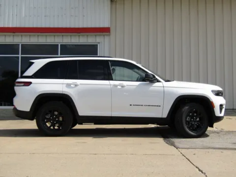 Photos of 2025 Jeep Grand Cherokee Altitude X for sale in Bethany, MO at Pettijohn Auto Center