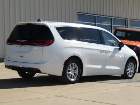 Another view of 2026 Chrysler Pacifica Select for sale in Bethany, MO at Pettijohn Auto Center