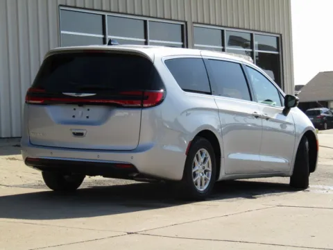 Another view of 2026 Chrysler Pacifica Select for sale in Bethany, MO at Pettijohn Auto Center