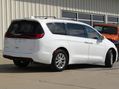 Another view of 2022 Chrysler Pacifica Touring L for sale in Bethany, MO at Pettijohn Auto Center