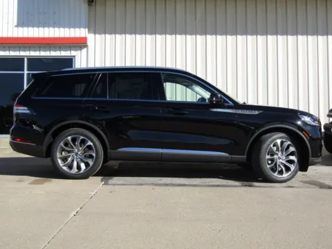 Photos of 2025 Lincoln Aviator Premiere for sale in Bethany, MO at Pettijohn Auto Center