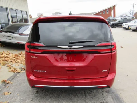 More photos of 2026 Chrysler Pacifica Select at Pettijohn Auto Center, MO