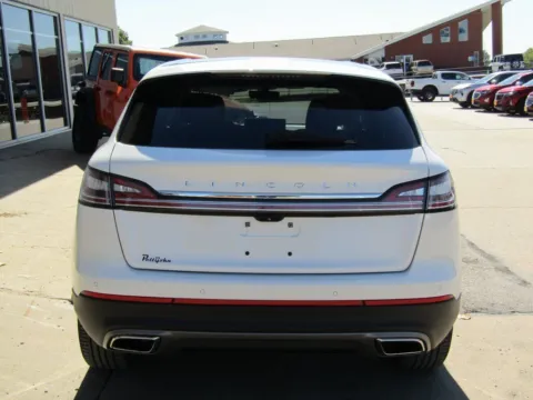 More photos of 2022 Lincoln Nautilus Reserve at Pettijohn Auto Center, MO