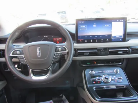 More photos of 2022 Lincoln Nautilus Reserve at Pettijohn Auto Center, MO