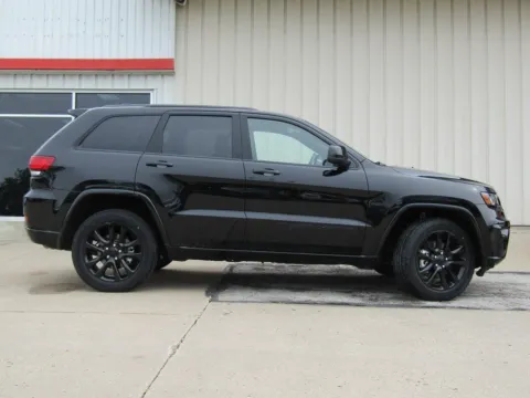 Photos of 2022 Jeep Grand Cherokee WK Laredo X for sale in Bethany, MO at Pettijohn Auto Center
