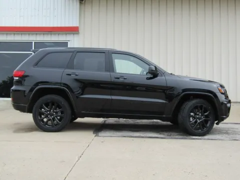 Photos of 2022 Jeep Grand Cherokee WK Laredo X for sale in Bethany, MO at Pettijohn Auto Center