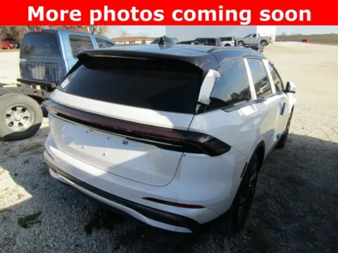 More photos of 2026 Lincoln Nautilus Reserve at Pettijohn Auto Center, MO