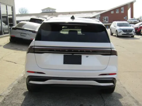 More photos of 2026 Lincoln Nautilus Reserve at Pettijohn Auto Center, MO