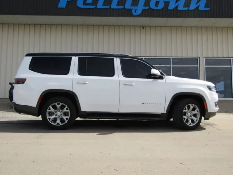 Photos of 2022 Jeep Wagoneer Series II for sale in Bethany, MO at Pettijohn Auto Center