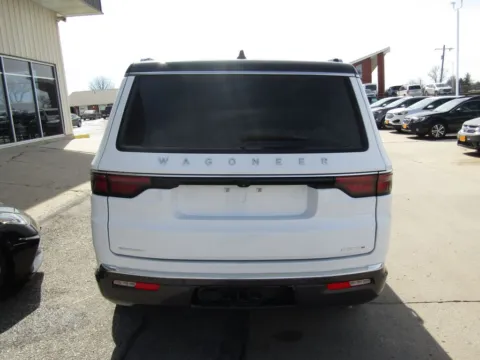 More photos of 2022 Jeep Wagoneer Series II at Pettijohn Auto Center, MO
