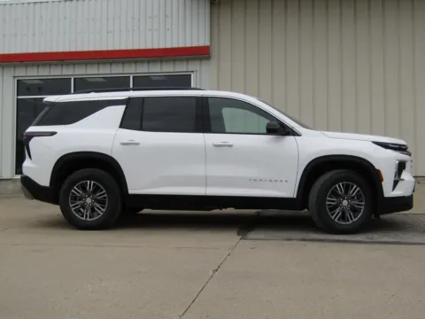 Photos of 2026 Chevrolet Traverse LT for sale in Bethany, MO at Pettijohn Auto Center