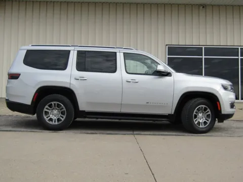 Photos of 2022 Jeep Wagoneer Series I for sale in Bethany, MO at Pettijohn Auto Center