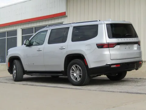 More photos of 2022 Jeep Wagoneer Series I at Pettijohn Auto Center, MO