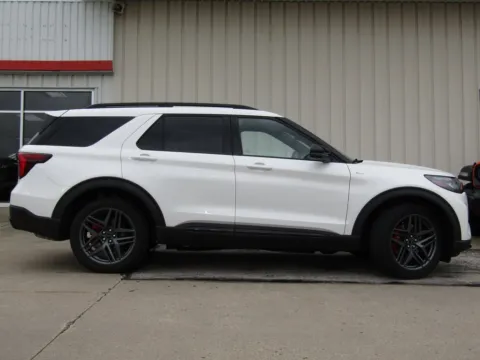 Photos of 2025 Ford Explorer ST-Line for sale in Bethany, MO at Pettijohn Auto Center