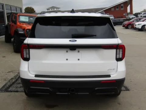More photos of 2025 Ford Explorer ST-Line at Pettijohn Auto Center, MO