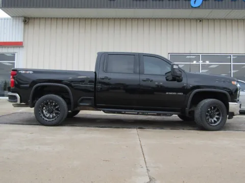 Photos of 2022 Chevrolet Silverado 2500HD LT for sale in Bethany, MO at Pettijohn Auto Center