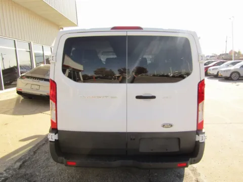 More photos of 2016 Ford Transit-150 XLT at Pettijohn Auto Center, MO