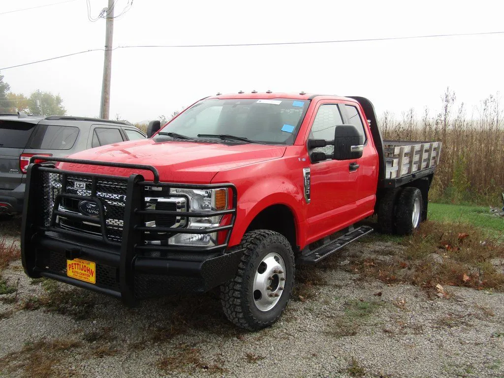 Used 2022 Ford F-350 Super Duty Chassis Cab XLT with VIN 1FD8X3HN5NEC97224 for sale in Kansas City