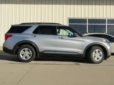 Photos of 2022 Ford Explorer XLT for sale in Bethany, MO at Pettijohn Auto Center