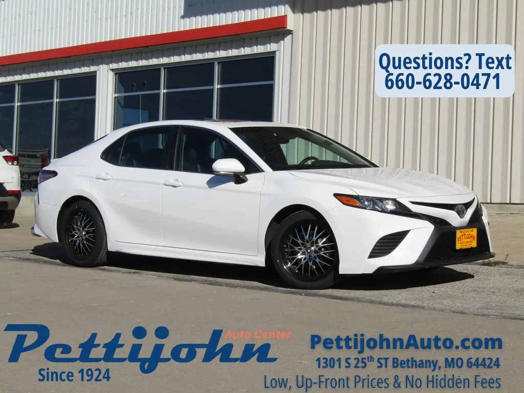 Used 2018 Toyota Camry SE with VIN 4T1B11HK7JU660155 for sale in Kansas City