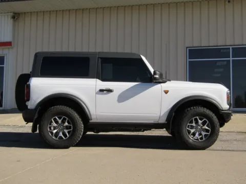 Photos of 2022 Ford Bronco Badlands for sale in Bethany, MO at Pettijohn Auto Center