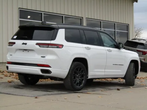 Another view of 2025 Jeep Grand Cherokee L Summit for sale in Bethany, MO at Pettijohn Auto Center