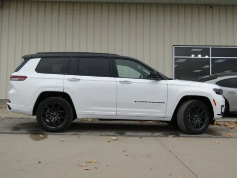 Photos of 2025 Jeep Grand Cherokee L Summit for sale in Bethany, MO at Pettijohn Auto Center