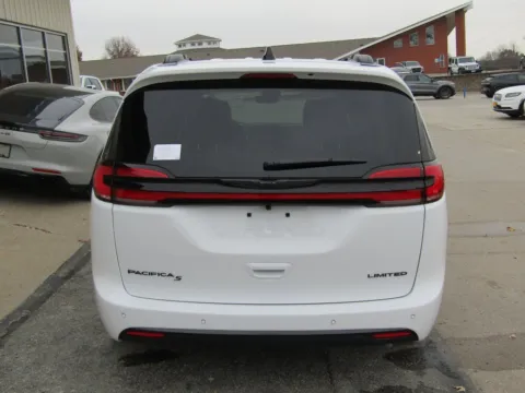 More photos of 2026 Chrysler Pacifica Limited at Pettijohn Auto Center, MO