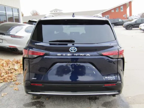 More photos of 2023 Toyota Sienna Platinum at Pettijohn Auto Center, MO