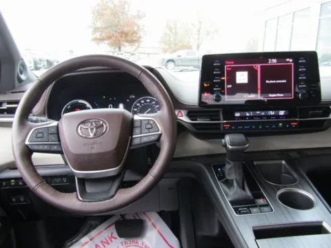 More photos of 2023 Toyota Sienna Platinum at Pettijohn Auto Center, MO