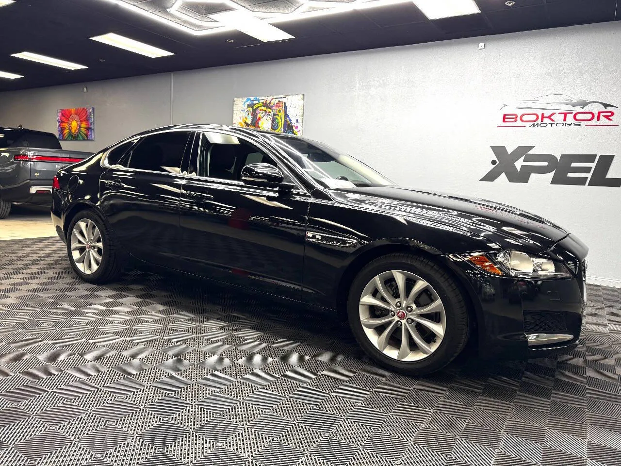 2018 Jaguar XF Premium's photo