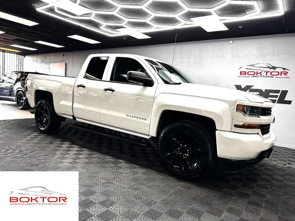 White 2017 Chevrolet Silverado 1500 Custom for sale in Las Vegas, NV