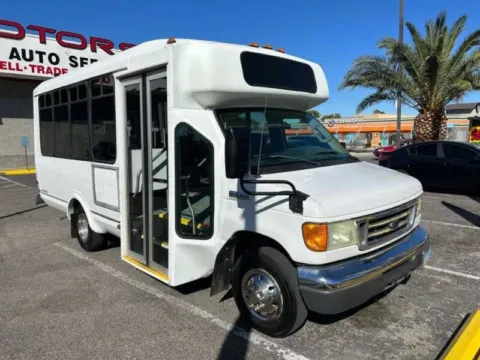 White 2006 Ford E-Series E 350 SD 2dr Commercial/Cutaway/ 138 176 in for sale in Las Vegas, NV