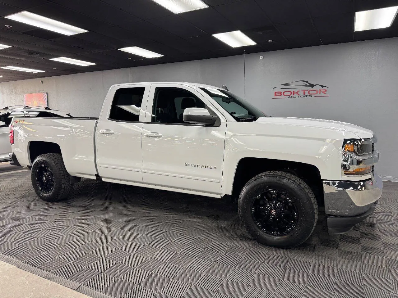 White 2018 Chevrolet Silverado 1500 LT 4x4 4dr Double Cab 6.5 ft. SB for sale in Las Vegas, NV