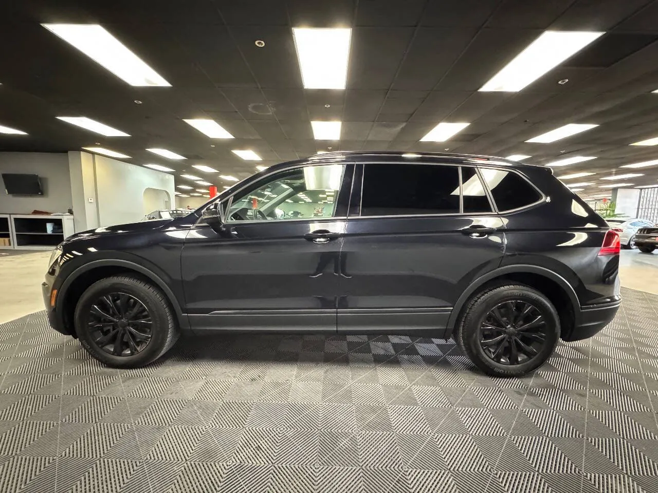 2019 Volkswagen Tiguan S photo 3