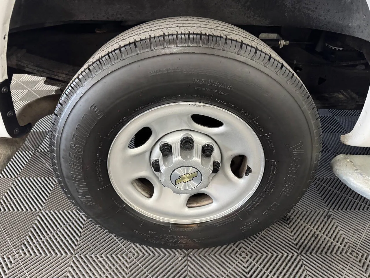 2023 Chevrolet Express Cargo 2500 Van photo 19