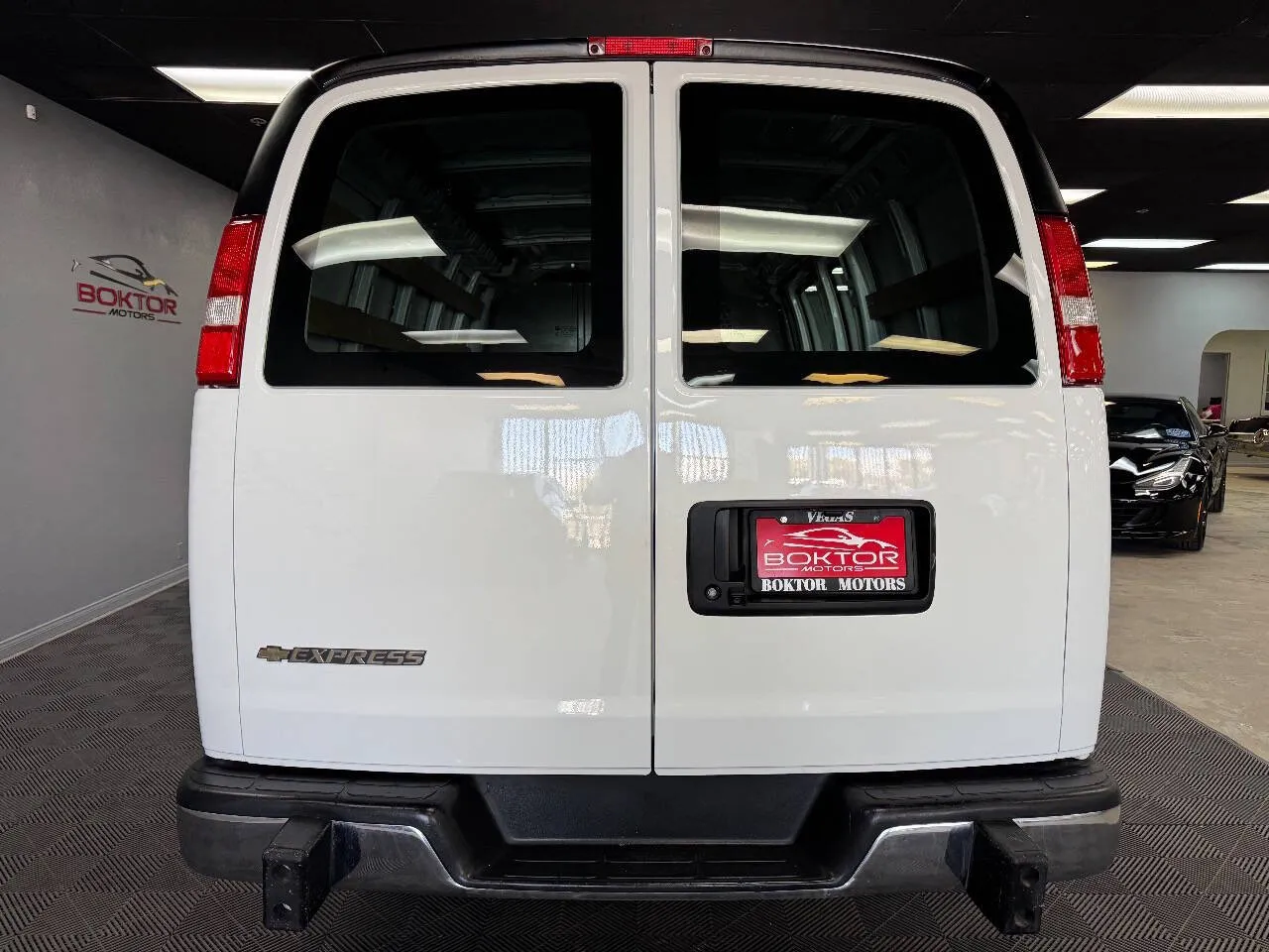 2023 Chevrolet Express Cargo 2500 Van photo 4