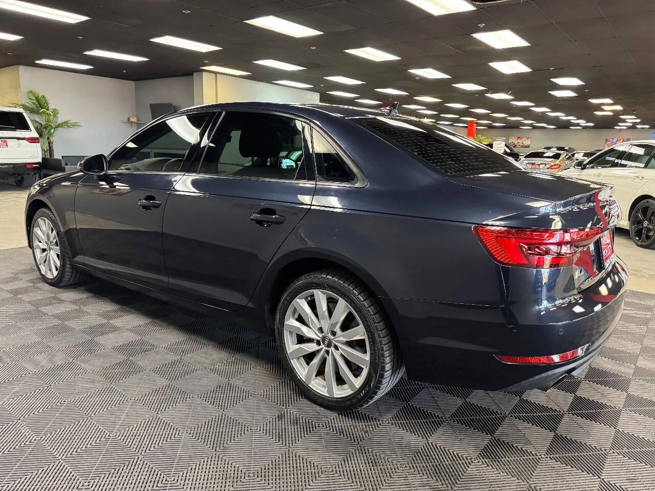 2017 Audi A4 2.0T Premium photo 4