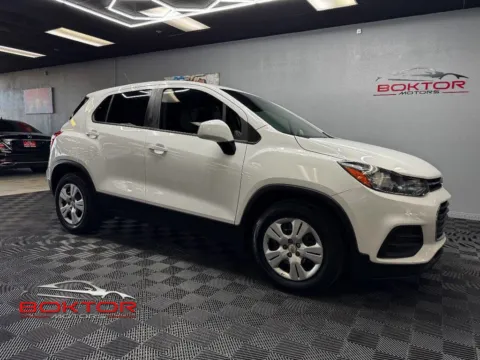 White 2019 Chevrolet Trax LS for sale in Las Vegas, NV