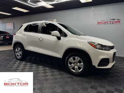 White 2019 Chevrolet Trax LS for sale in Las Vegas, NV