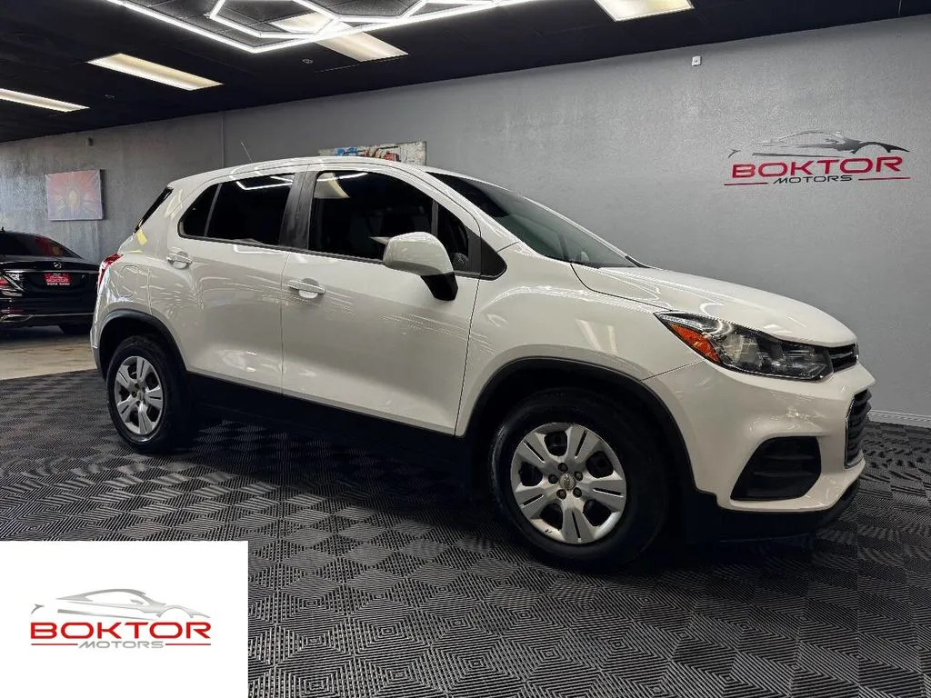 White 2019 Chevrolet Trax LS for sale in Las Vegas, NV