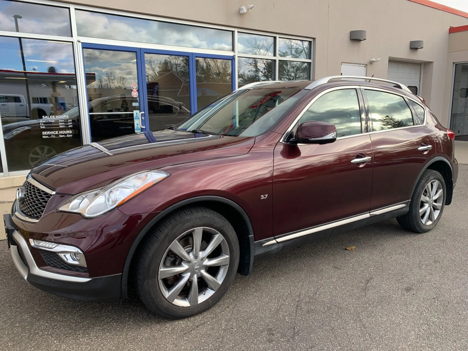 Red 2017 INFINITI QX50 for sale in Meriden, CT